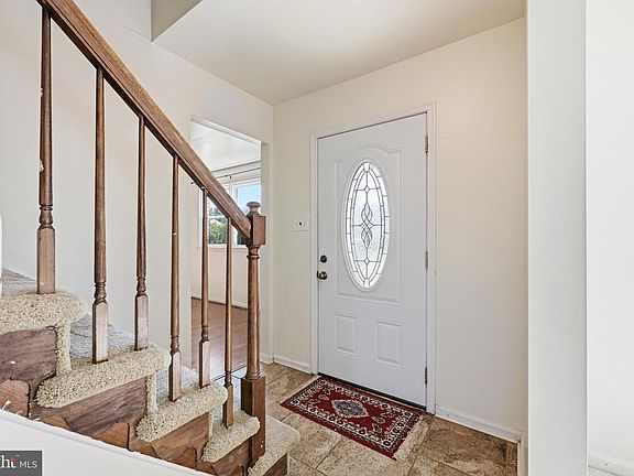 5th image of 11 Maplewood Dr