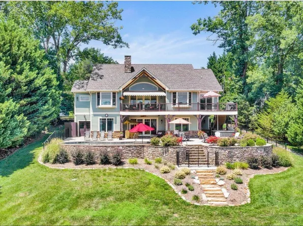 308 Pine Dr, Huddleston, VA 24104