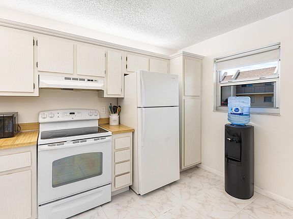 4th image of 2825 SW 22nd Ave #1070
