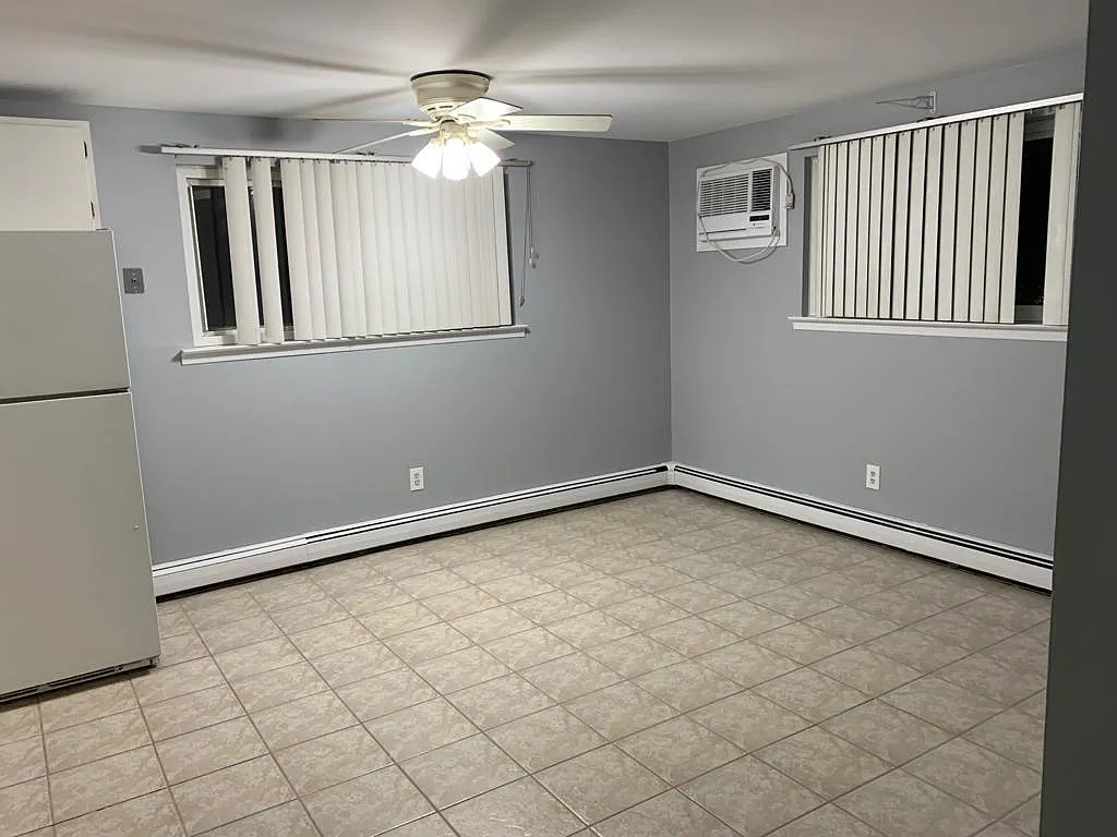 Hoover Ln, Bethpage — Photo 2