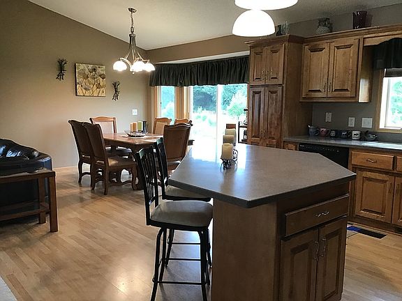 5th image of 23653 London Ct NE
