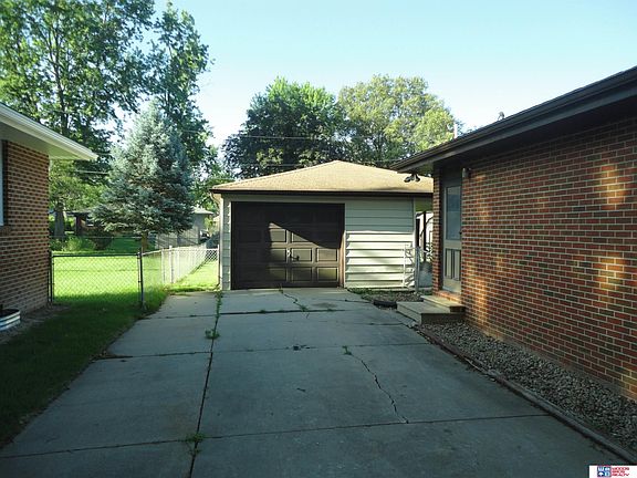 4th image of 6711 Vine St