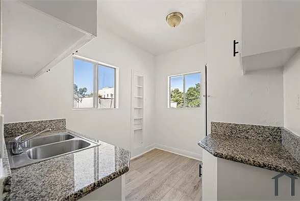 Studio, 450 sqft, $2,041 — Photo 2