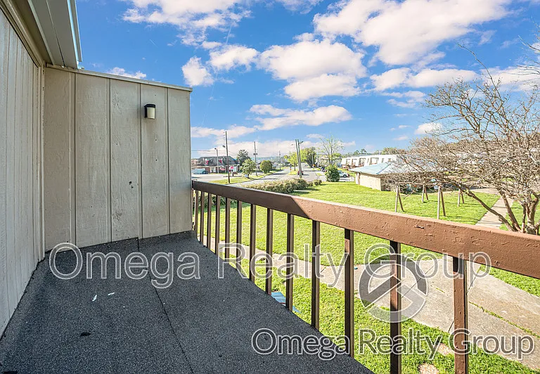 Camelot Apartments — Photo 35