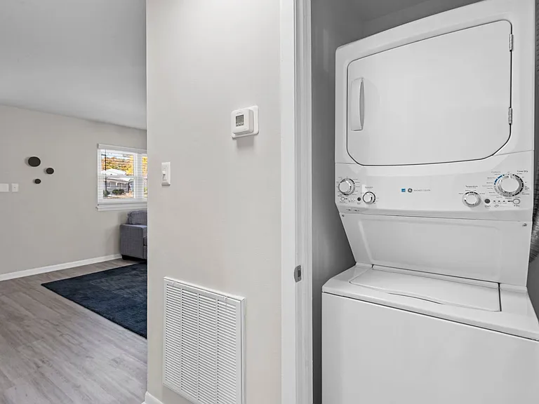Longview Village Apartments — Photo 40