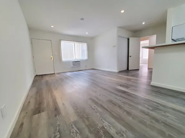 Topanga Apartments