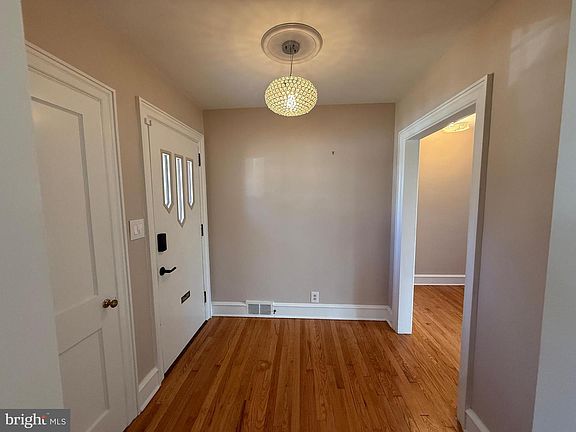 4th image of 44 N Warren St