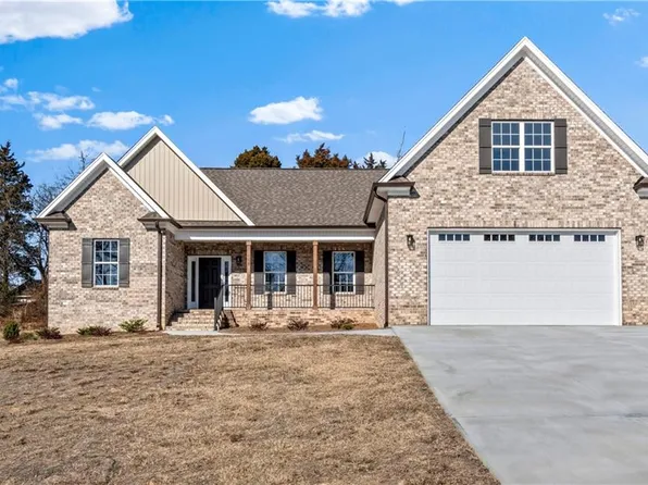 159 Wynnfall Dr, Lexington, NC 27295