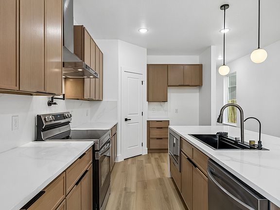 4th image of 2402 Dyson St