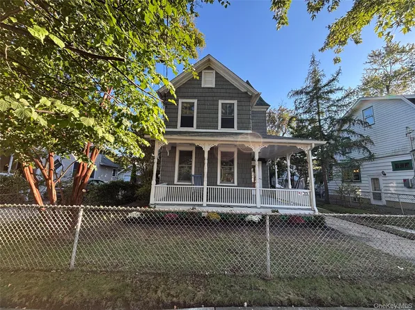 92 Walnut Street, Lynbrook, NY 11563