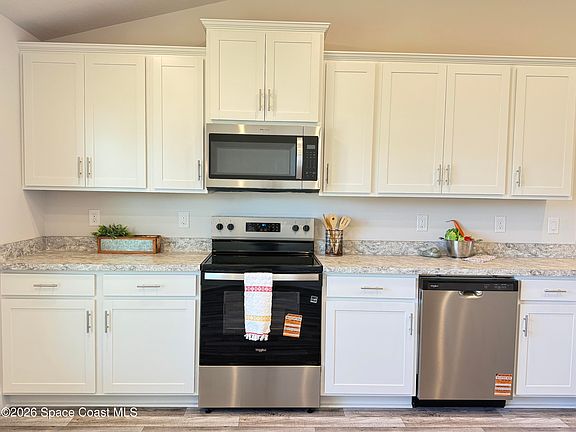 5th image of 302 Quarry Ln