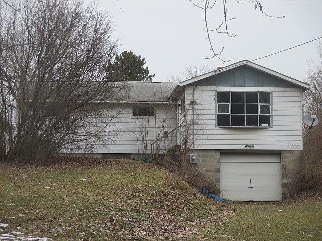 1st image of 14 Travis Dr