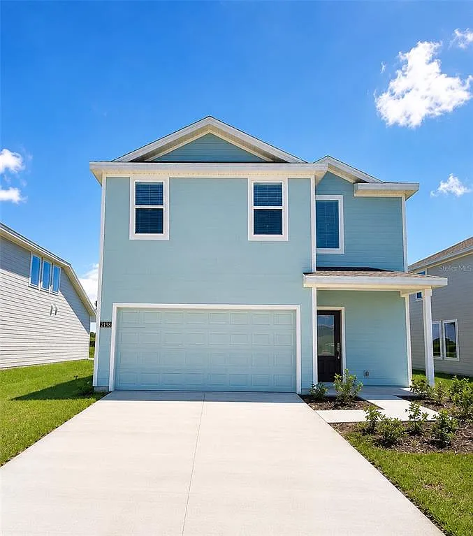 4 bed, 2.5 bath, 2081 sqft, $3,000 — Photo 1