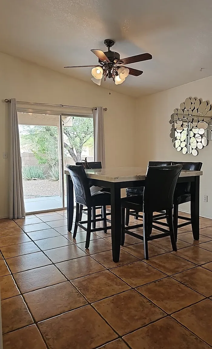 3 bed, 2.0 bath, 1663 sqft, $2,200 — Photo 2