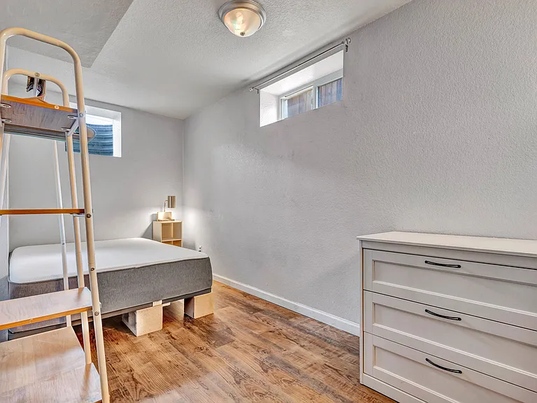 320 E Uintah St — Photo 22
