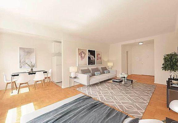 3rd image of 250 E 39th St APT 7E