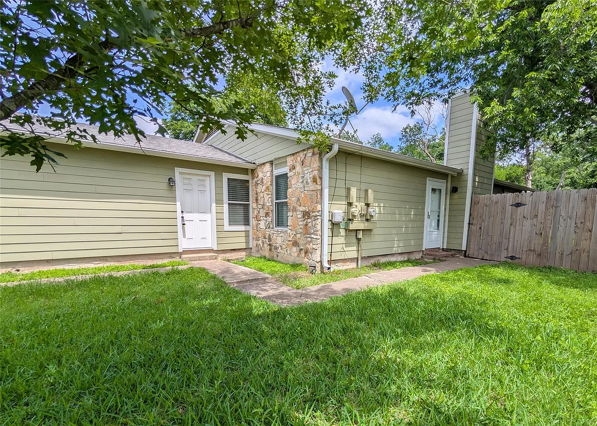 Building Photo - 12601 Turtle Rock Rd #B