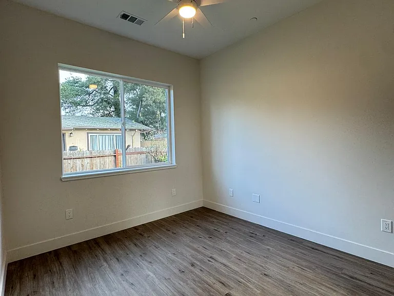 574 Marin Ave — Photo 4