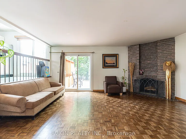 241 Weldrick Rd W — Photo 17