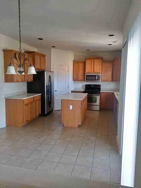 4 bed, 2.5 bath, 2831 sqft, $2,550 — Photo 4