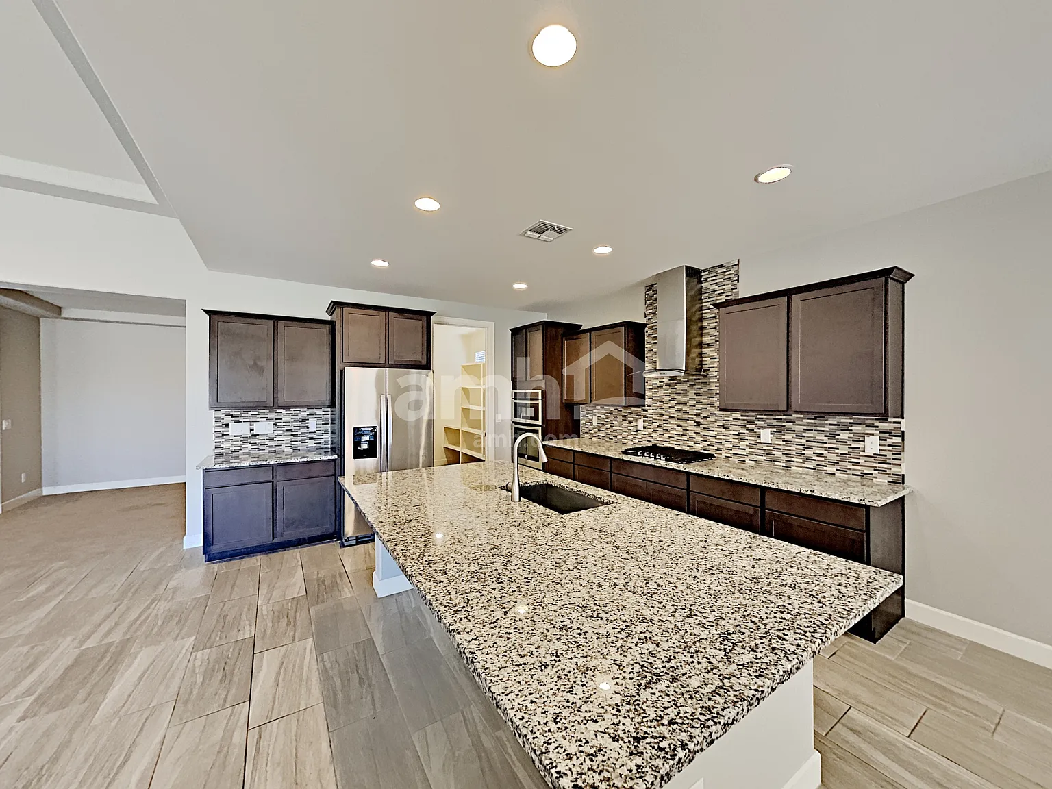 4 bed, 2.5 bath, 2471 sqft, $2,795 — Photo 4