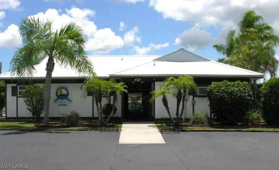 2nd image of 901 Yacht Club Way NW