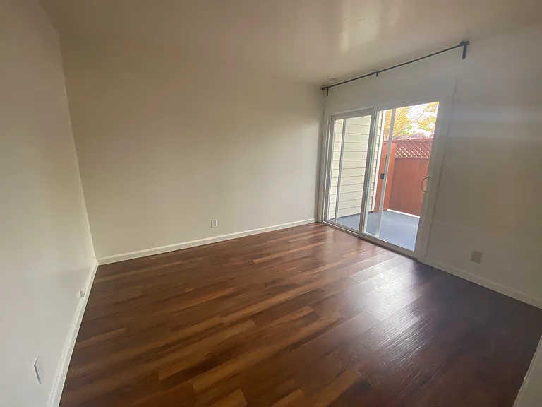 1850 Thau Way — Photo 24