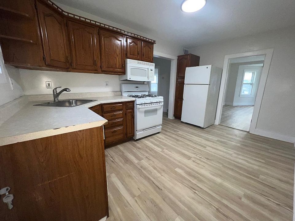 1st image of 304 Highland Avenue Ext