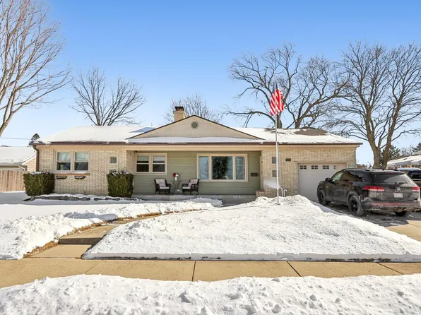 2427 14th AVENUE, South Milwaukee, WI 53172