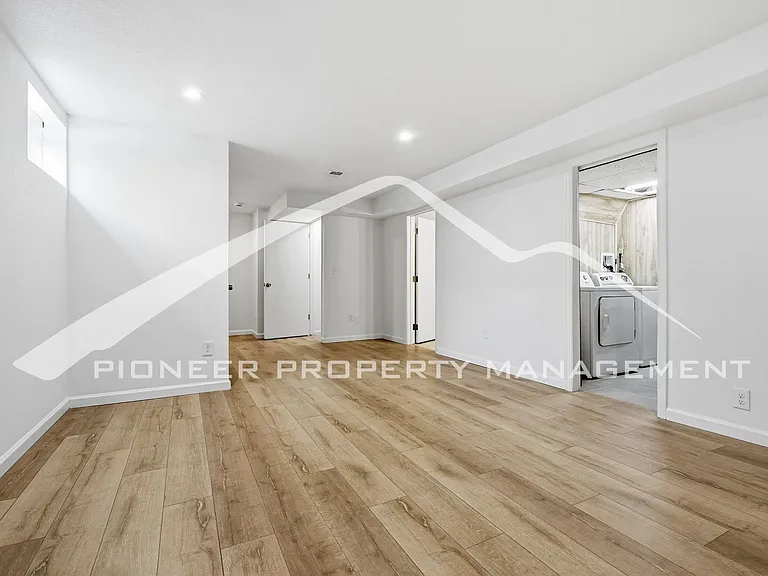 1465 S Troy St — Photo 15