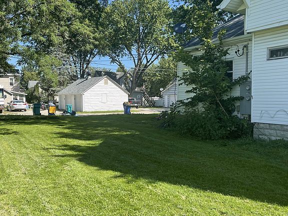 3rd image of 240 1/2 E Vine St