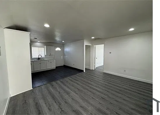 3 bed, $2,695 — Photo 2