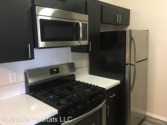 3rd image of 14900 Moorpark St APT 114