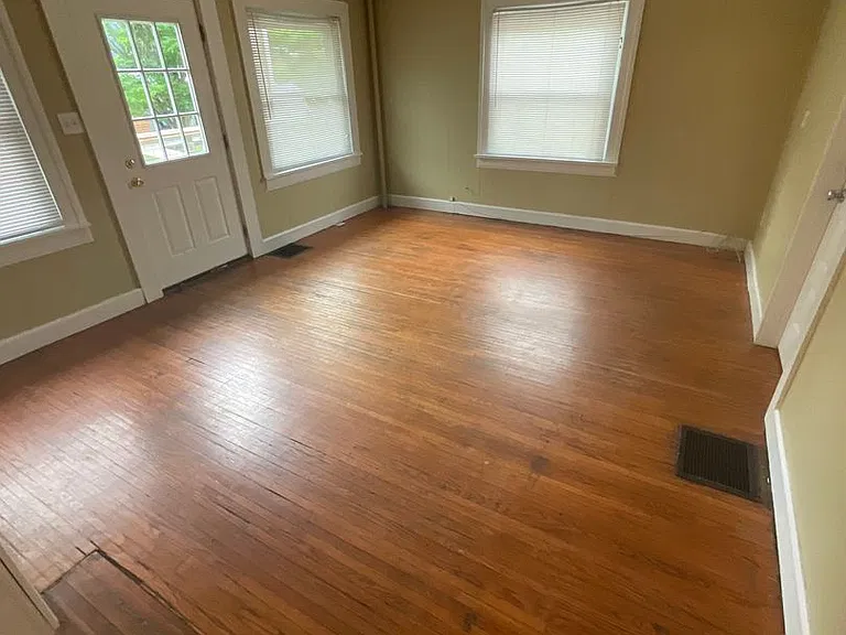 609 N Dunn St — Photo 5