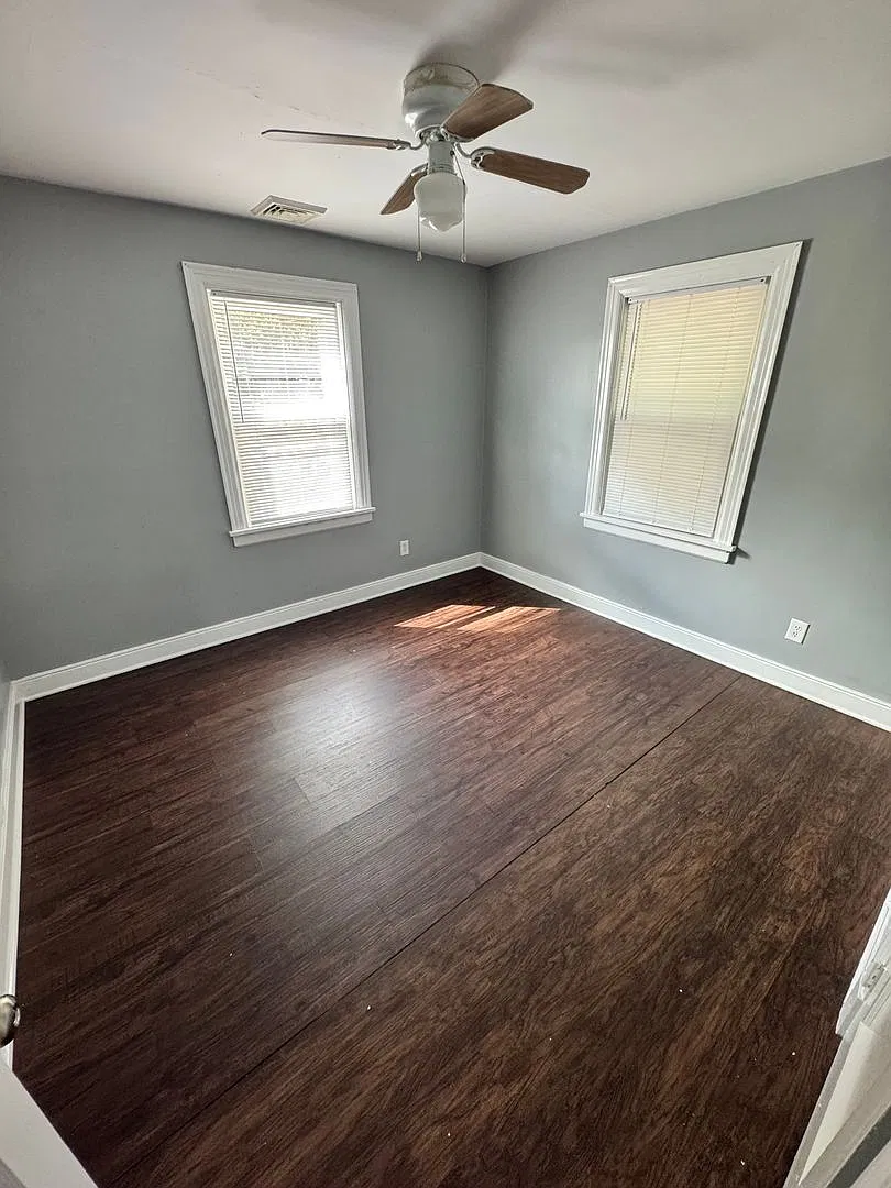 3 Bed 1 Bath House with Huge Yard! — Photo 3