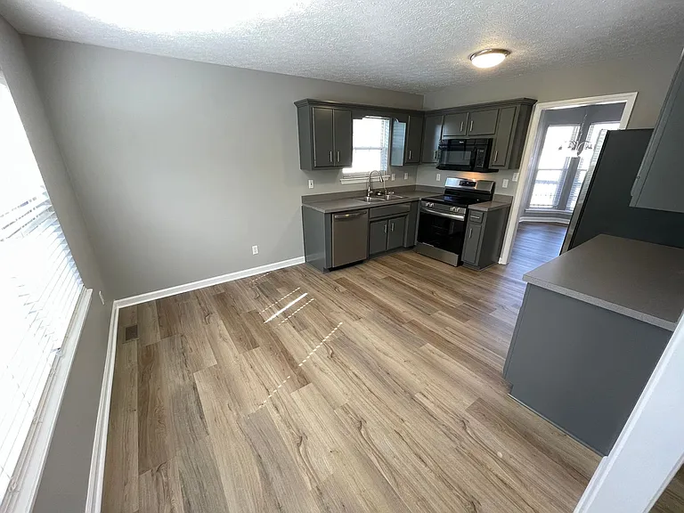 197 Woodfield Cir — Photo 6