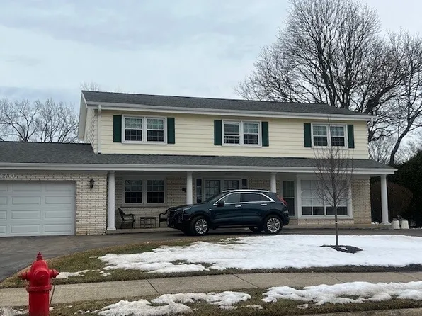 2700 Crabtree Ln, Northbrook, IL 60062