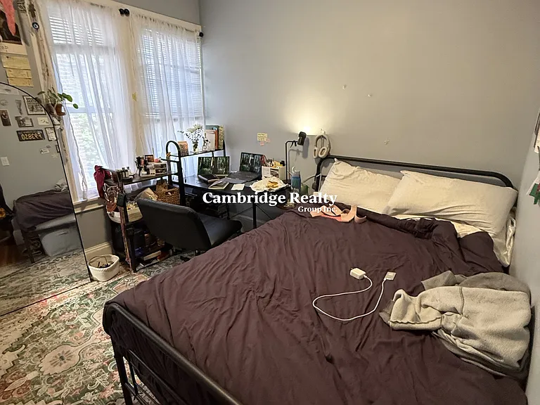 136 Oxford St #1 — Photo 10