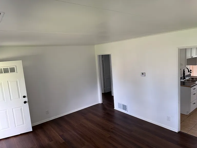 921 Giddings St — Photo 3