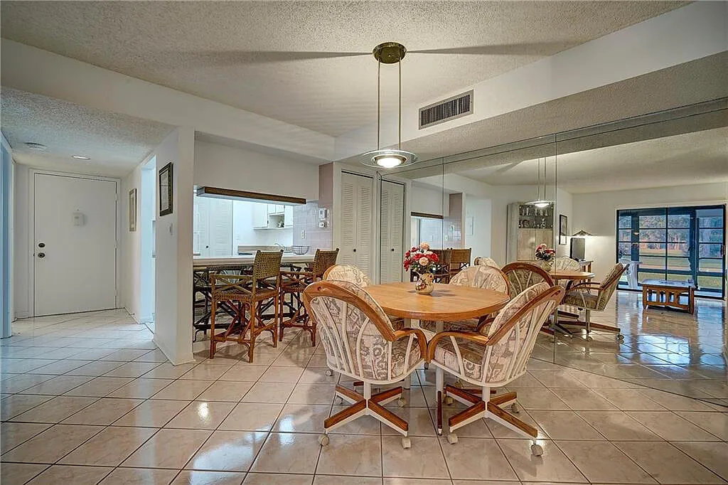 2 bed, 2.0 bath, 976 sqft, $3,000 — Photo 2