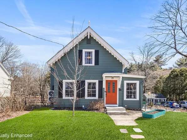 21 Cottage St, Medway, MA 02053