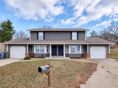 340-342 Della Dr, Saint Peters, MO, 63376