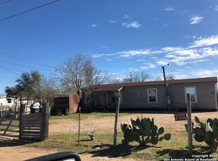 914 E Chavaneaux Rd, San Antonio, TX 78221