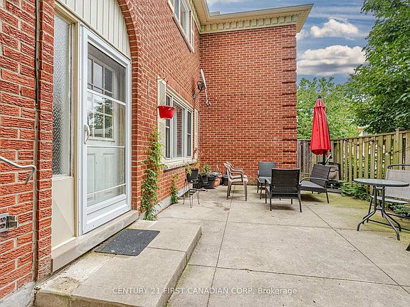 4th image of 360 Homestead Ct #8
