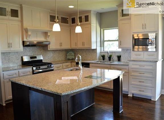 Huge center island, granite counters, wood floors, walk-in pantry