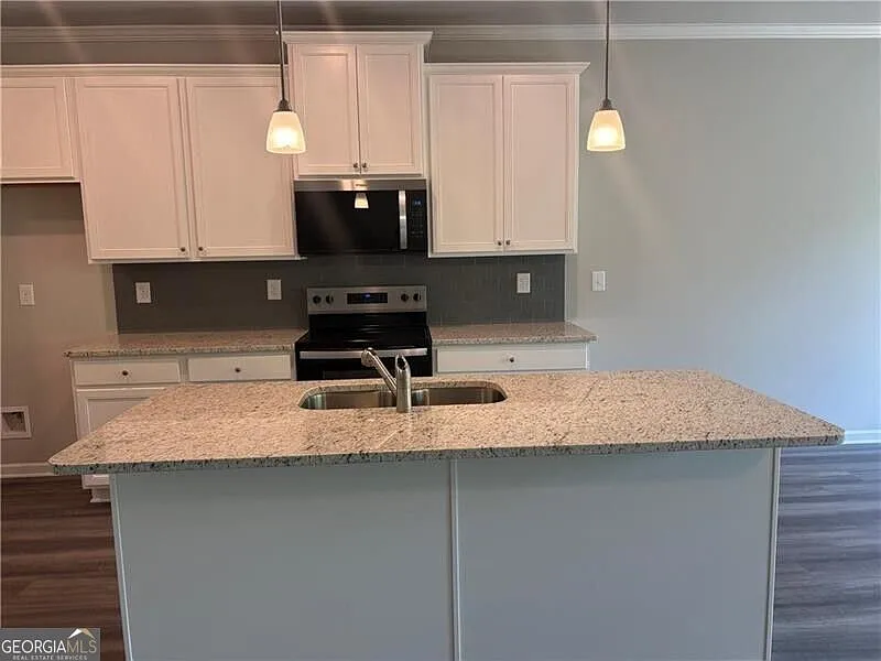 4 bed, 2.5 bath, 2073 sqft, $2,100 — Photo 4