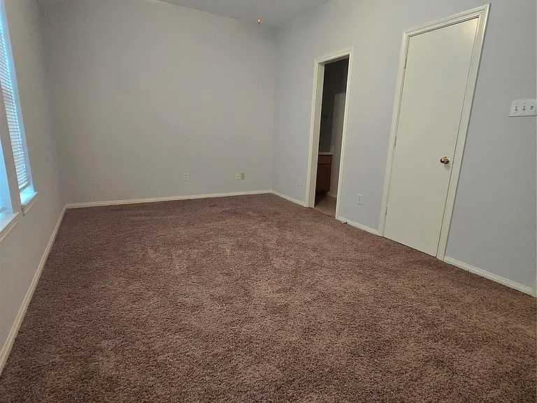 938 Birnham Woods Blvd — Photo 4