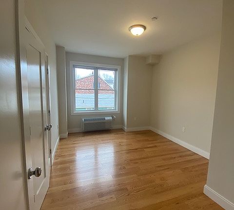 4th image of 208 Neponset Valley Pkwy #5