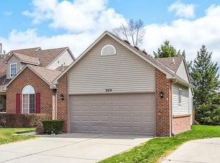 300 Redmaple Ln, Brighton, MI 48116