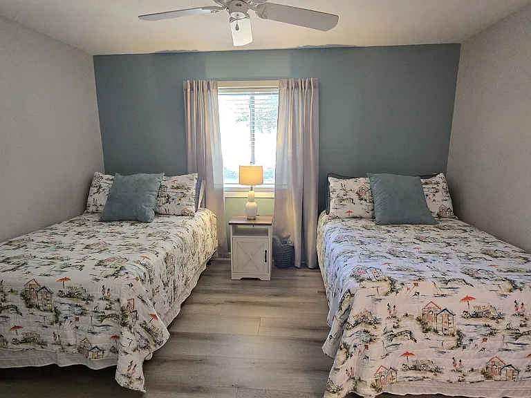 Second Bedroom- 2 Queen Beds